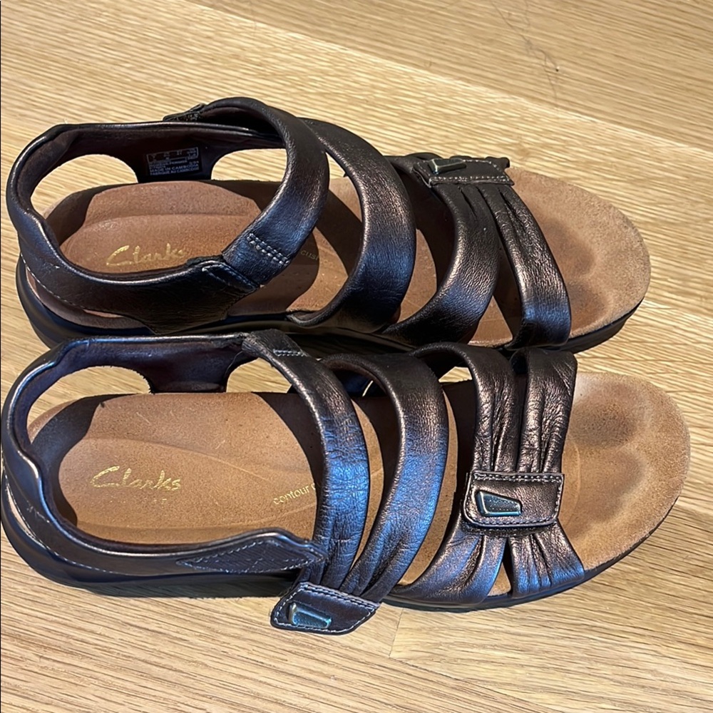 Clarks Dark Brown Leather Strappy Adjustable Sandals. SIZE 9.5